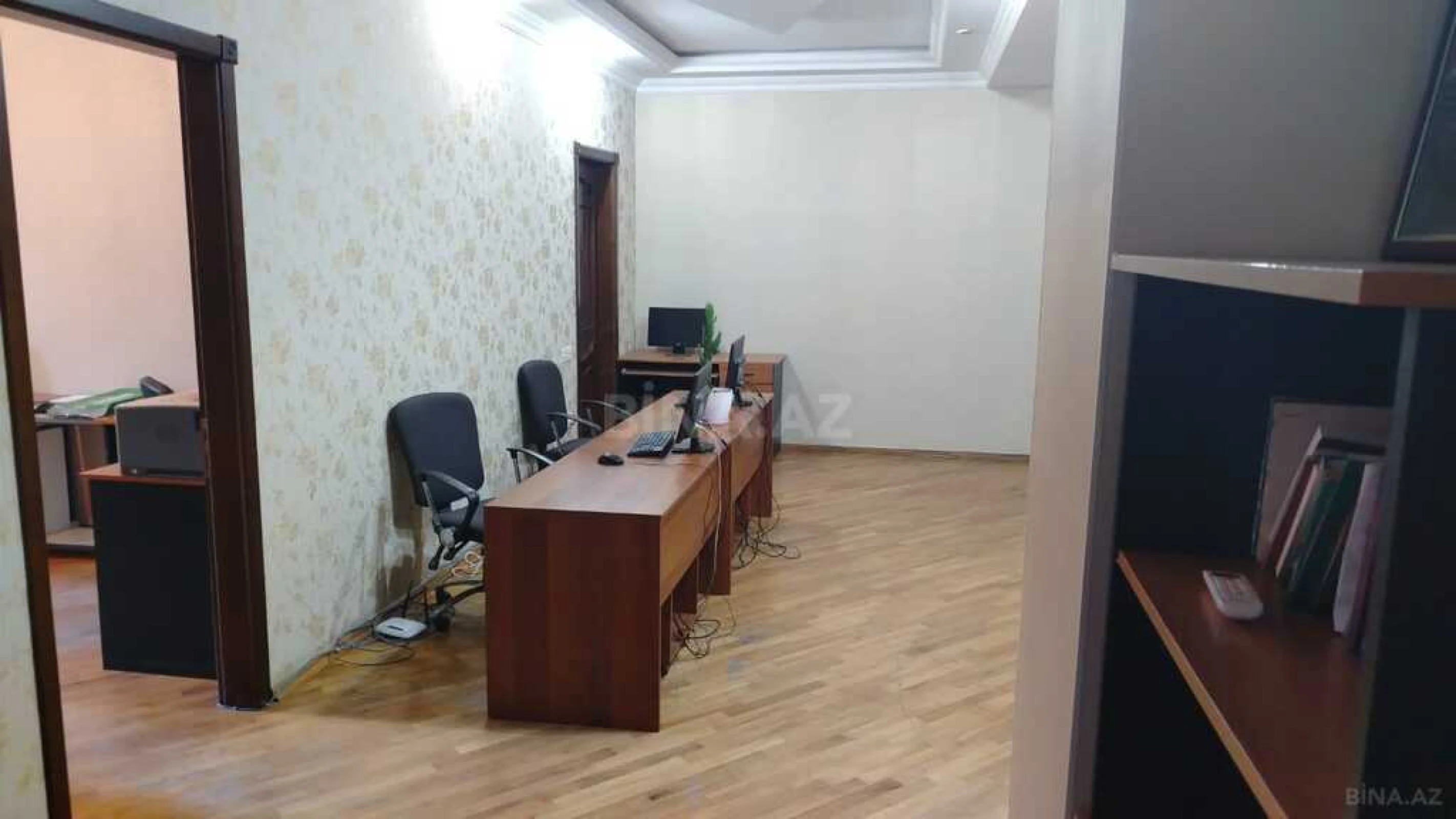 Satılır 3 otaqlı mənzil 137 m²