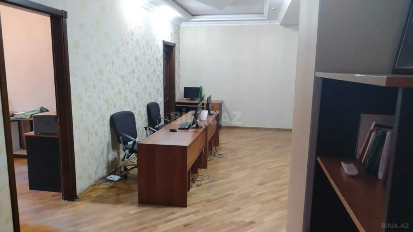 Satılır 3 otaqlı mənzil 137 m²