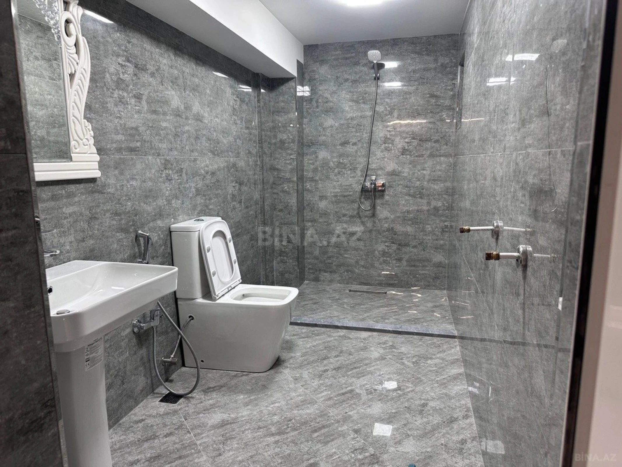 Satılır obyekt 315 m²