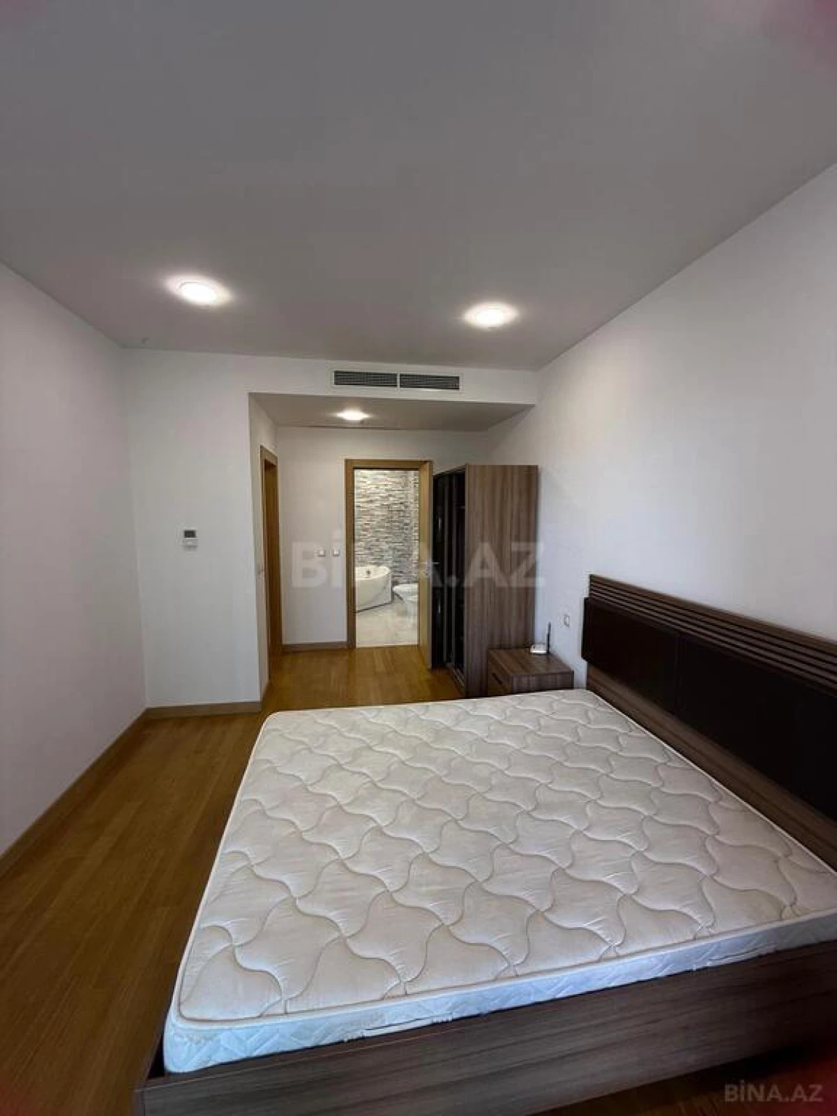 Kirayə verilir 2 otaqlı mənzil 90 m²