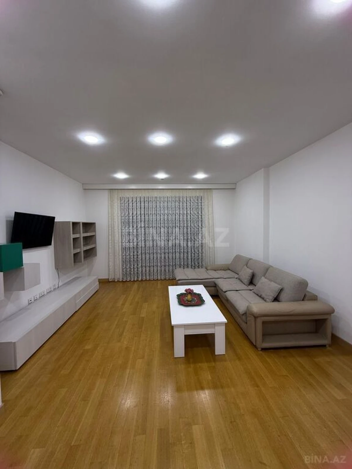 Kirayə verilir 2 otaqlı mənzil 90 m²