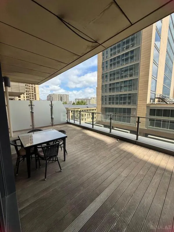 Kirayə verilir 2 otaqlı mənzil 90 m²