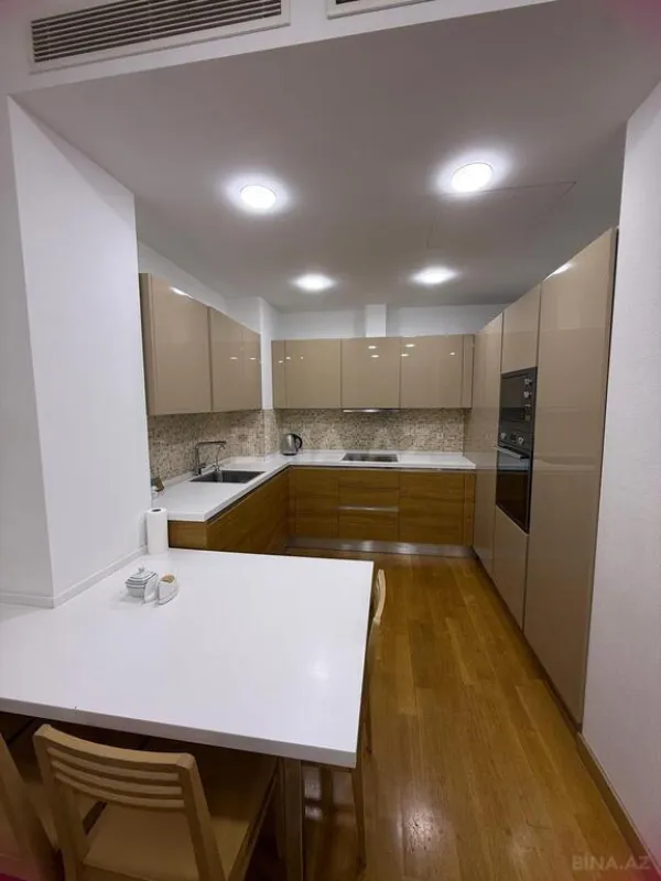 Kirayə verilir 2 otaqlı mənzil 90 m²