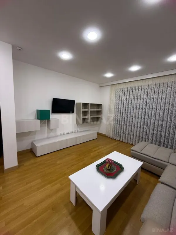 Kirayə verilir 2 otaqlı mənzil 90 m²