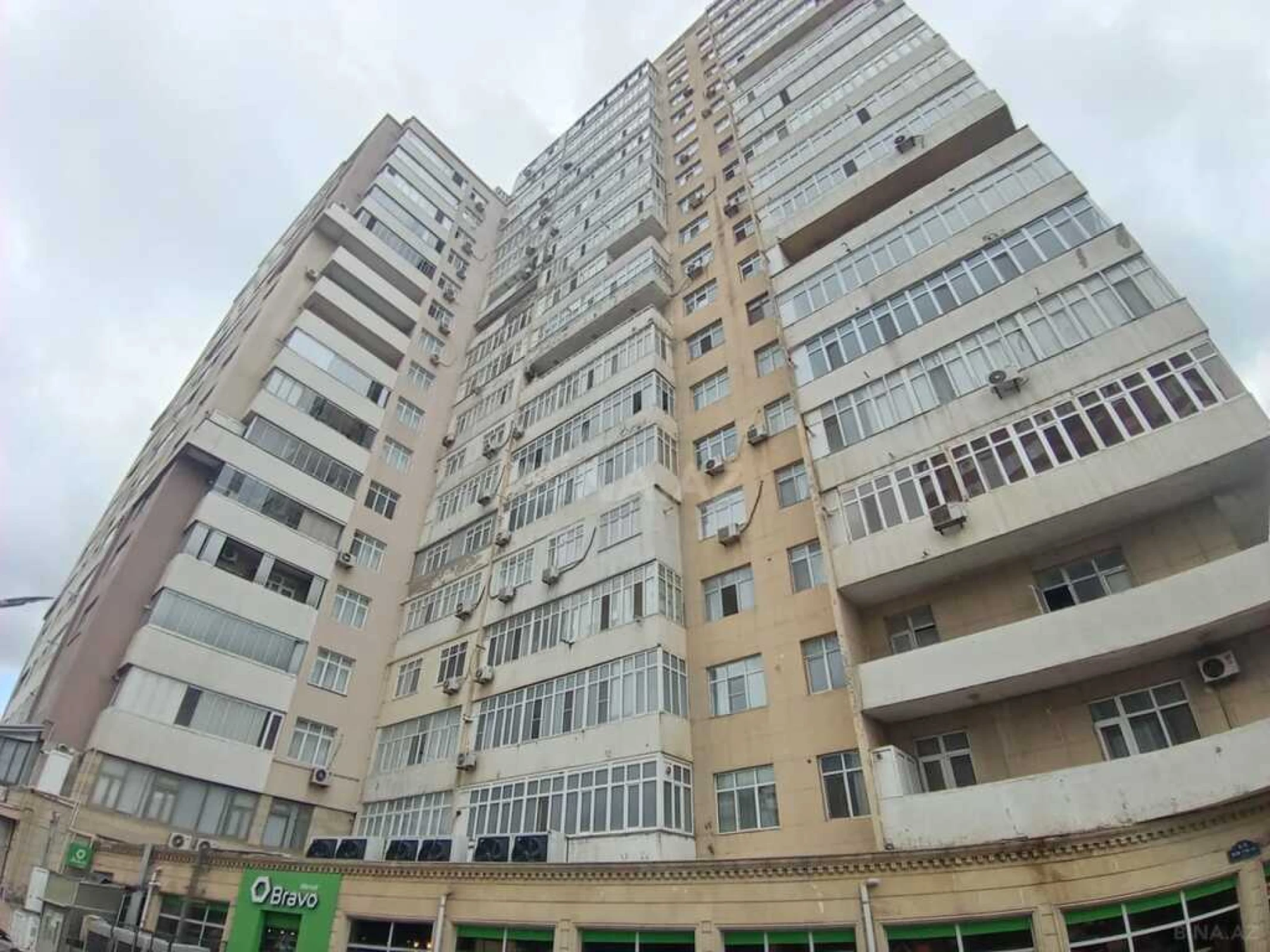 Satılır 3 otaqlı mənzil 97 m²