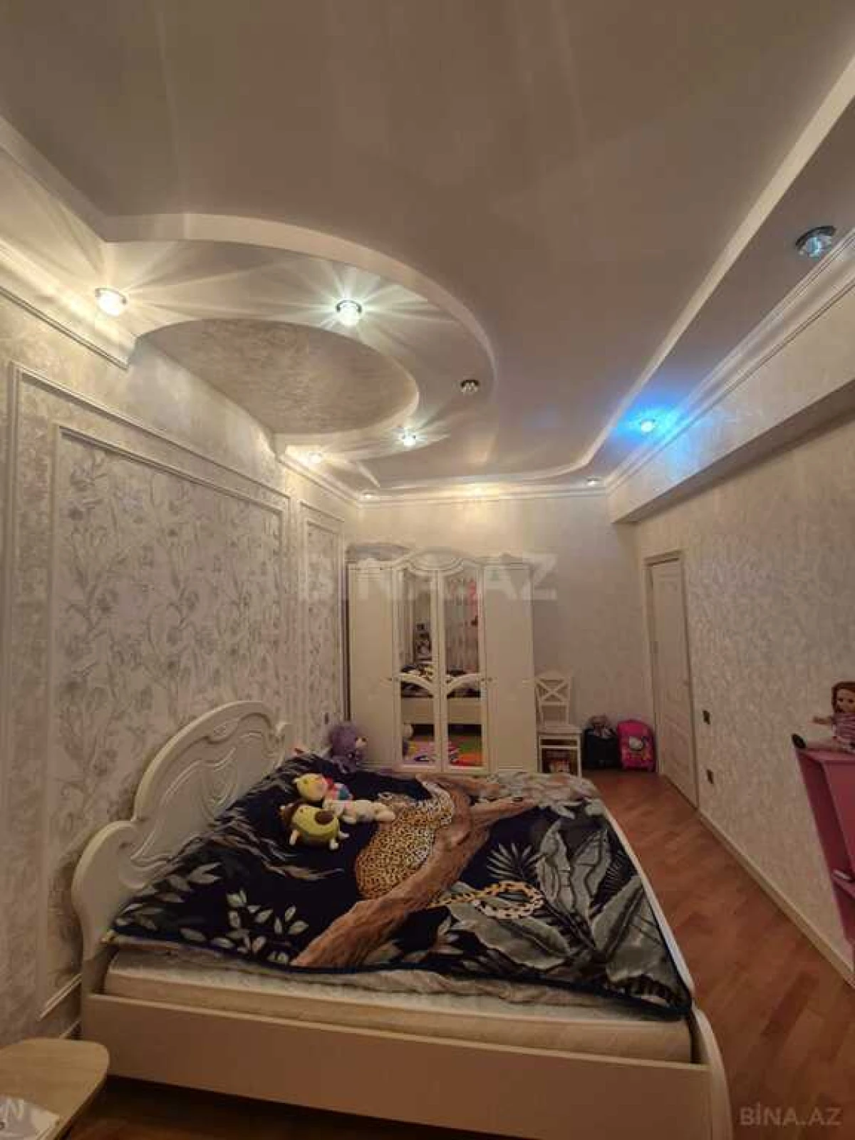 Satılır 3 otaqlı mənzil 97 m²