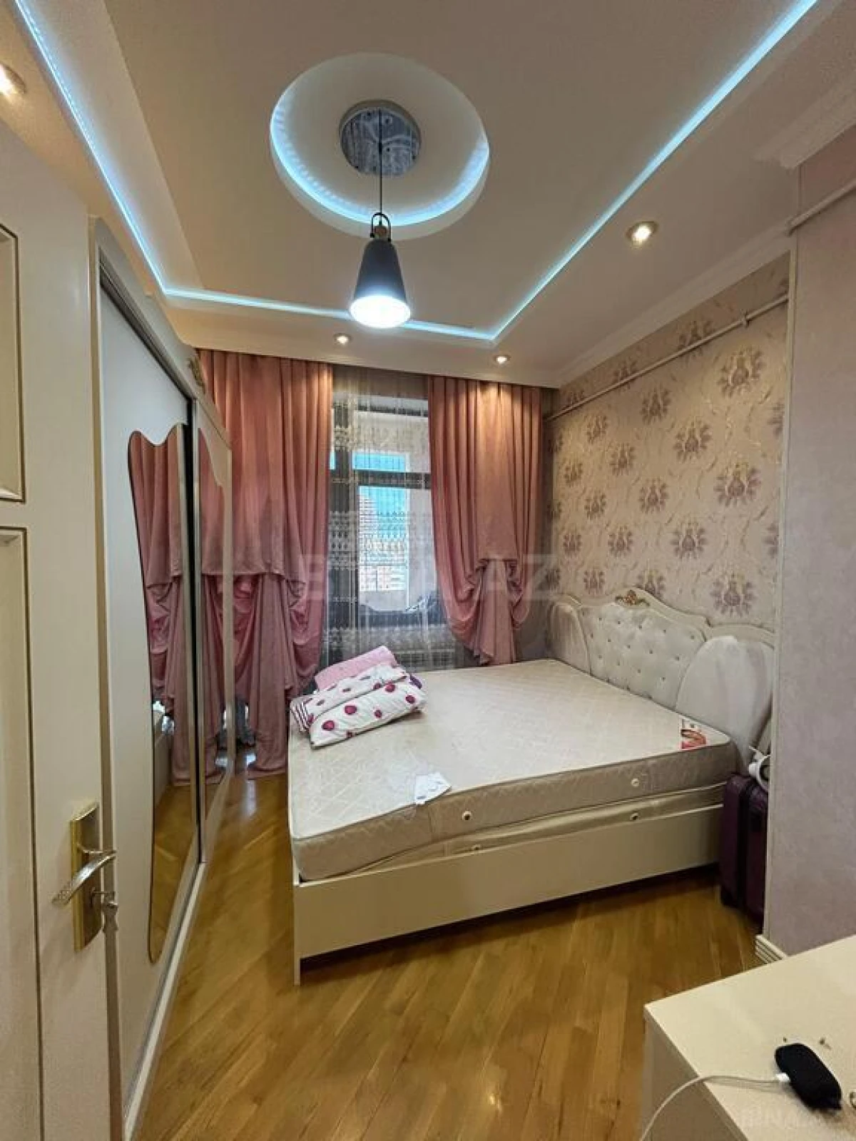 Satılır 2 otaqlı mənzil 70 m²
