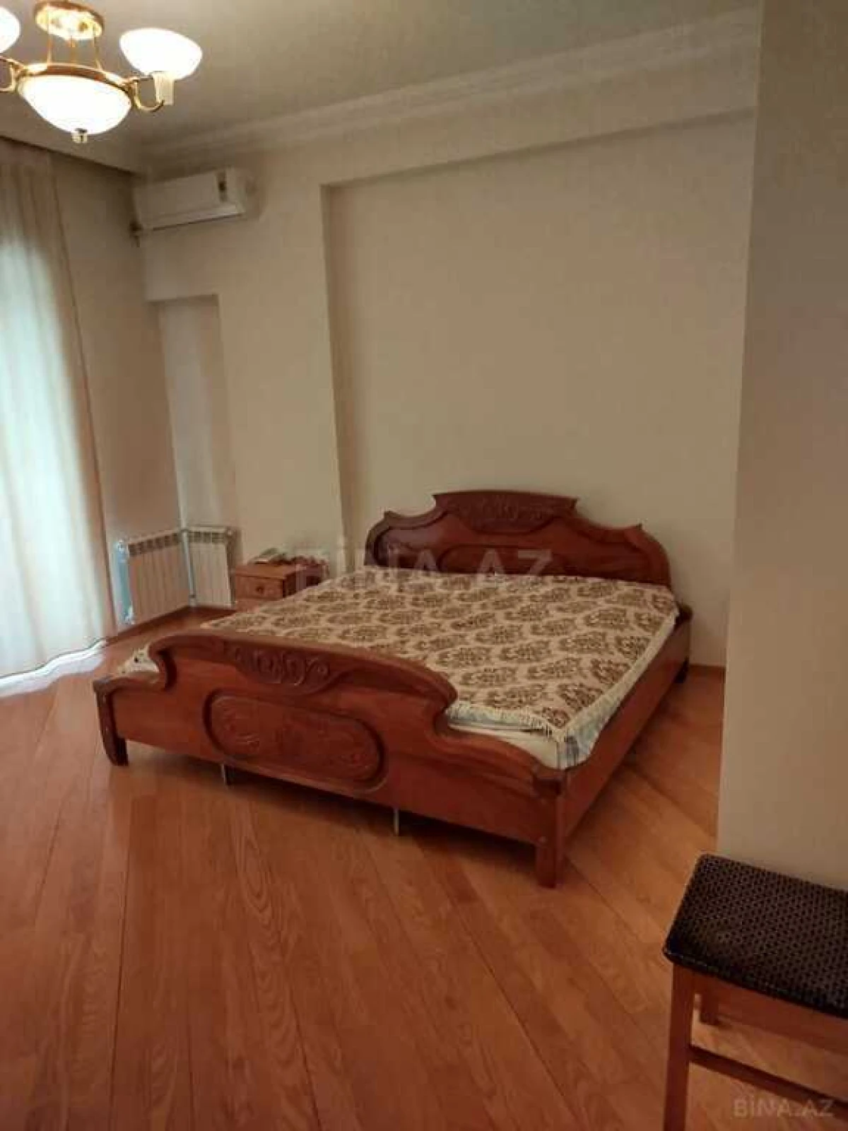 Satılır 3 otaqlı mənzil 137 m²
