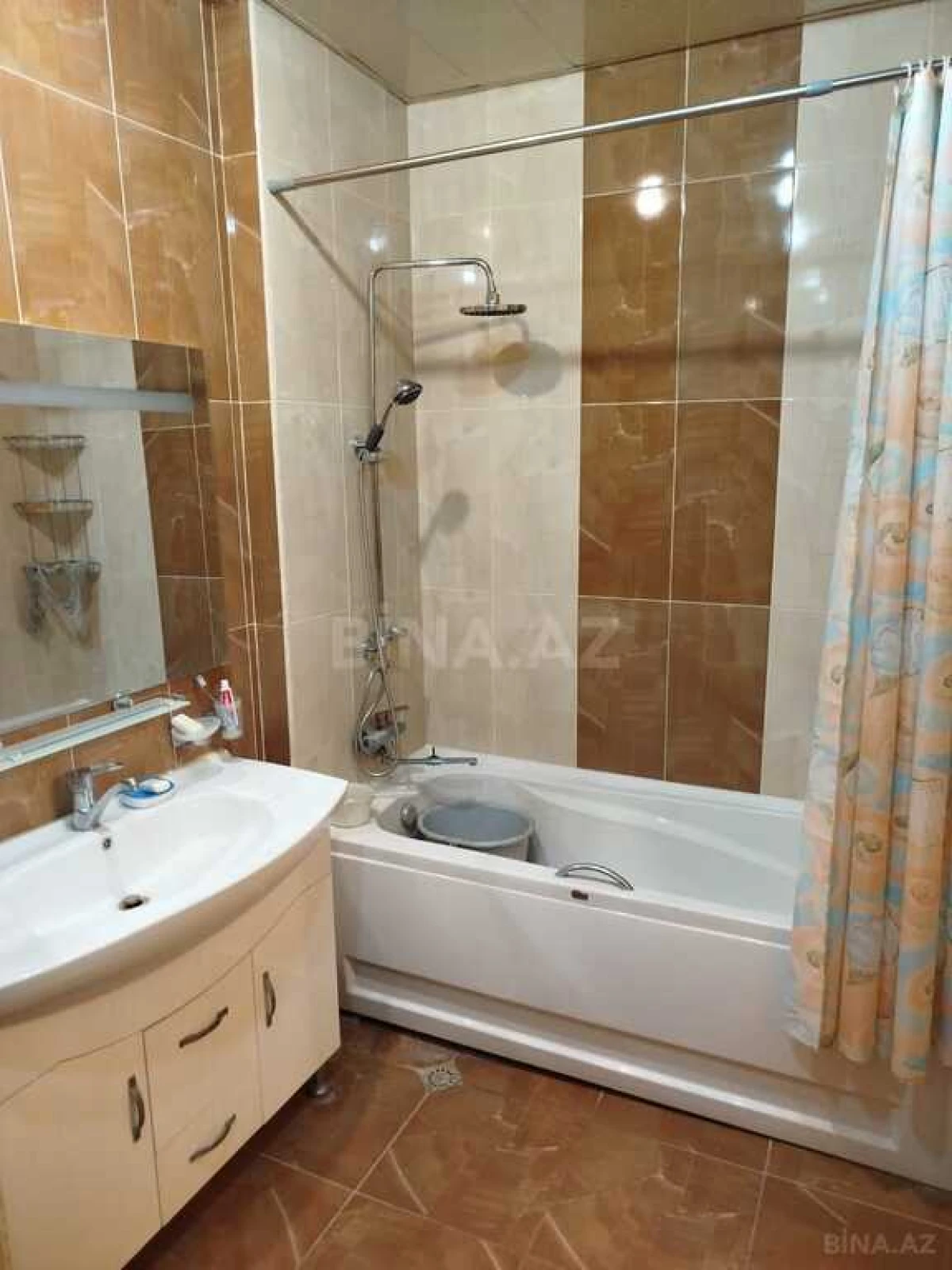 Satılır 3 otaqlı mənzil 137 m²