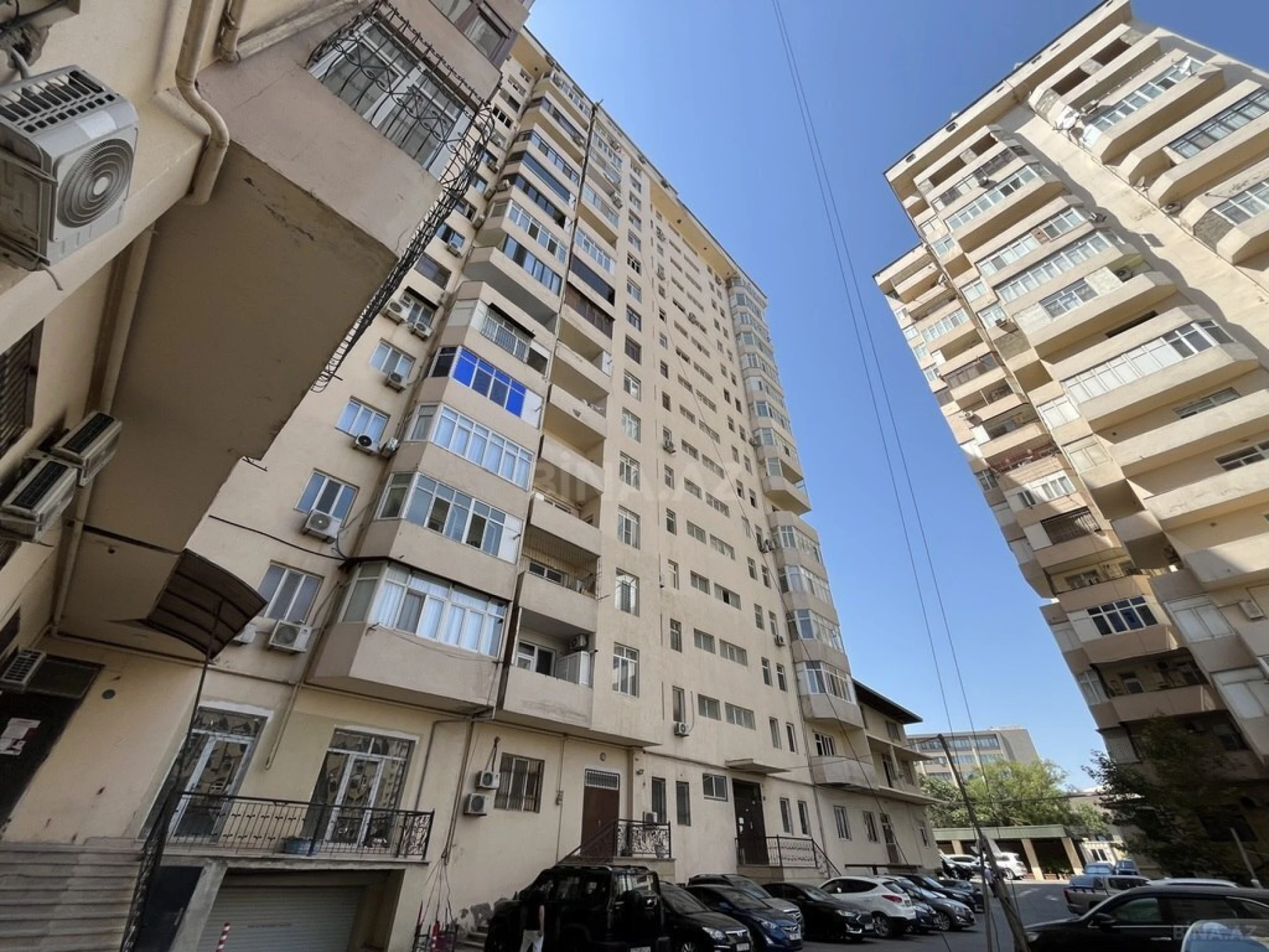 Satılır 4 otaqlı mənzil 210 m²