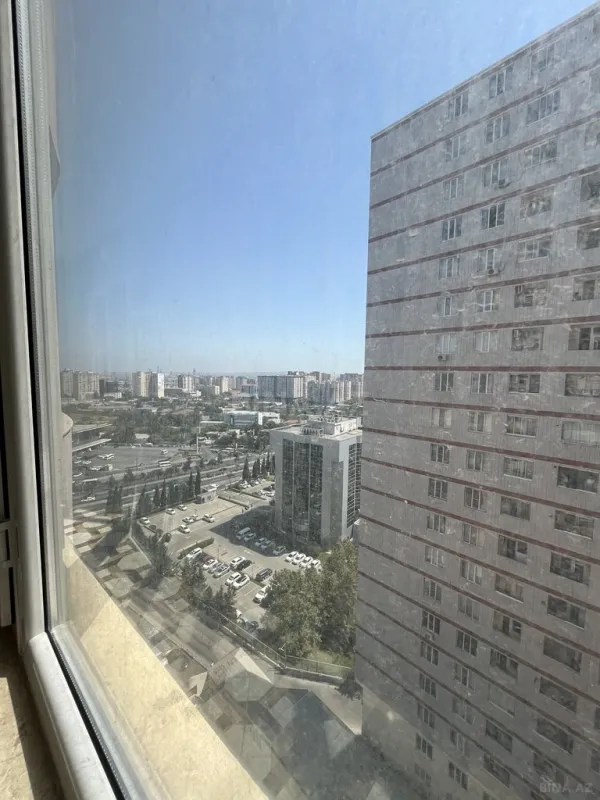 Satılır 4 otaqlı mənzil 210 m²