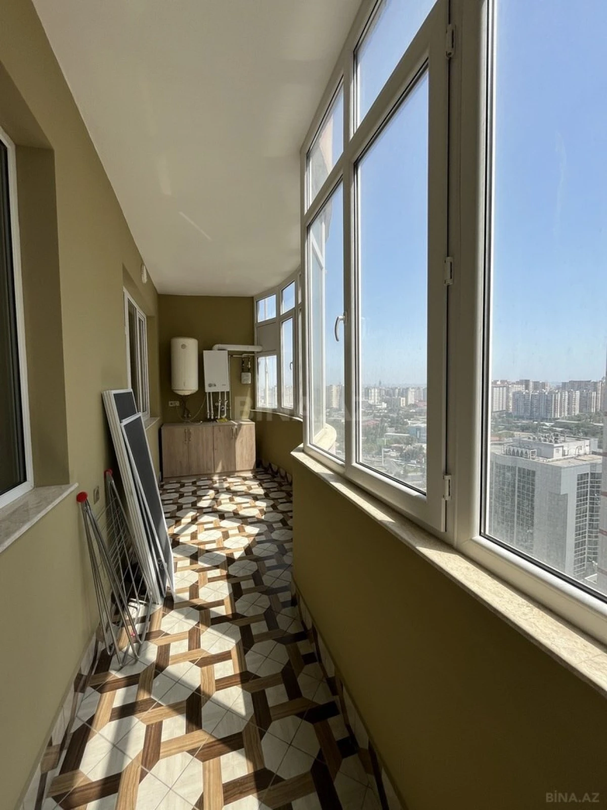 Satılır 4 otaqlı mənzil 210 m²