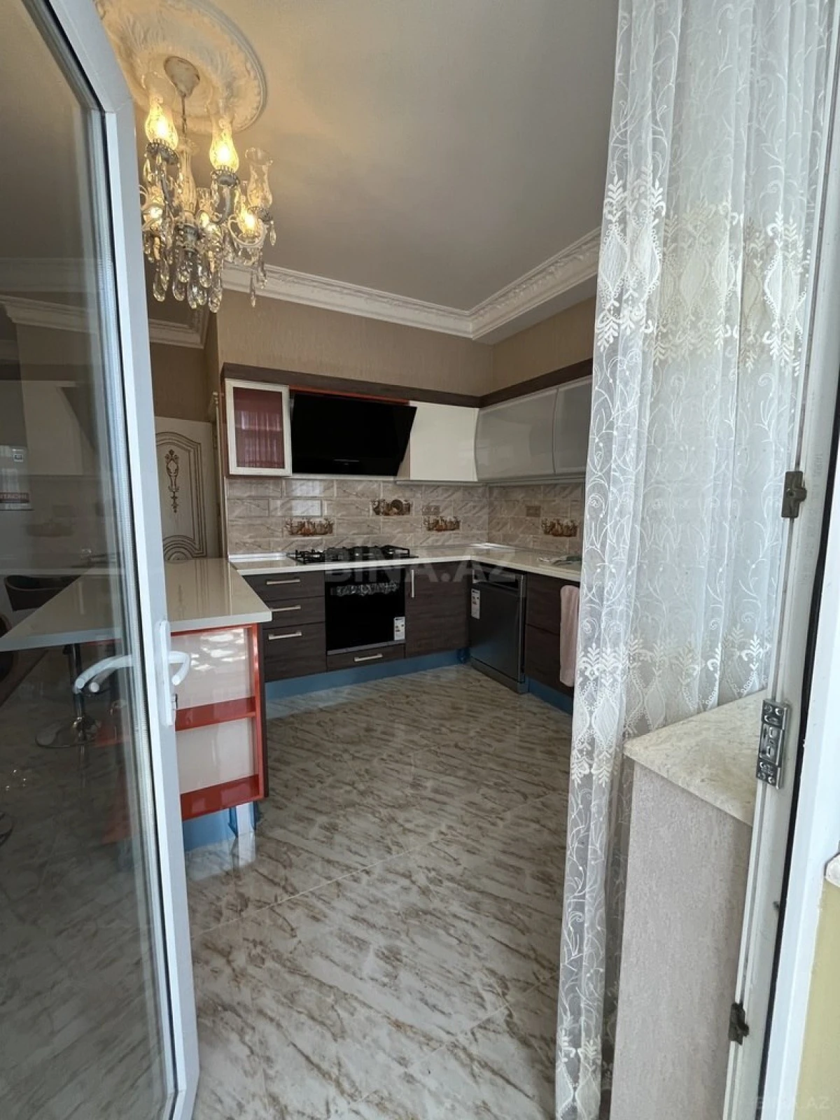 Satılır 4 otaqlı mənzil 210 m²