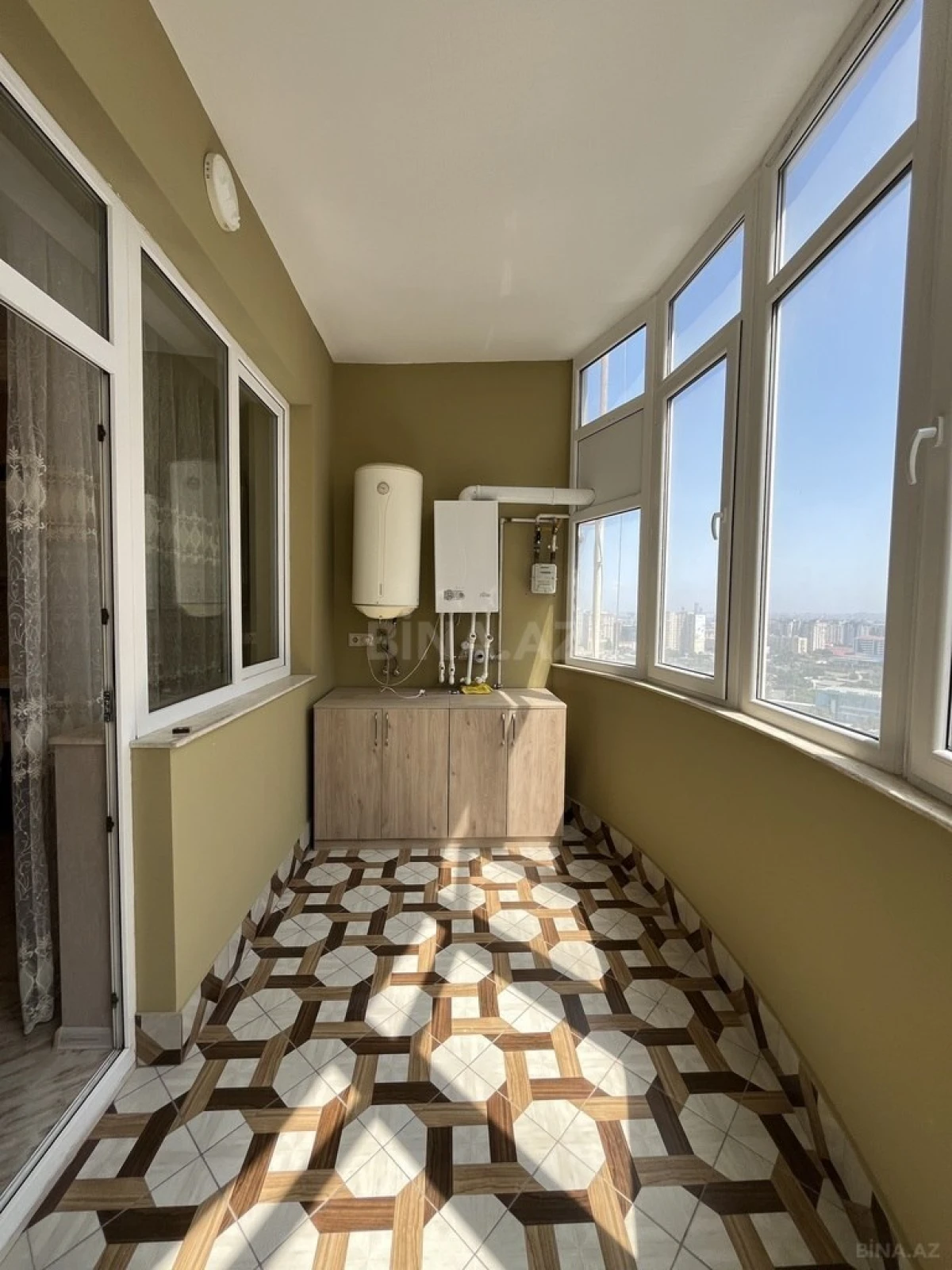 Satılır 4 otaqlı mənzil 210 m²