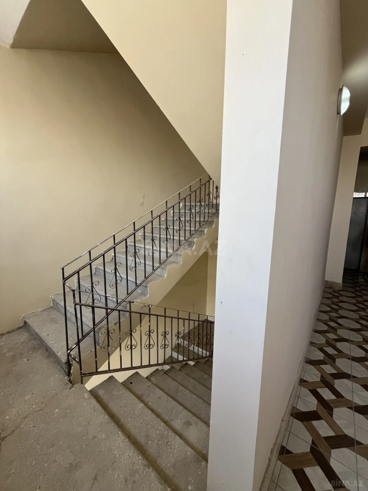 Satılır 4 otaqlı mənzil 210 m²