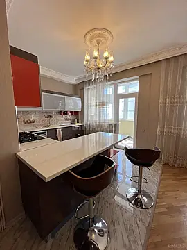 Satılır 4 otaqlı mənzil 210 m²