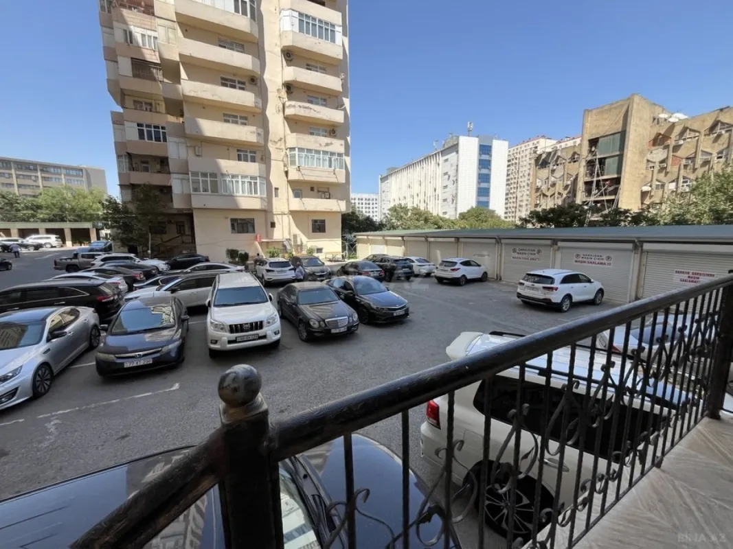 Satılır 4 otaqlı mənzil 210 m²