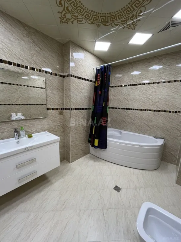 Satılır 4 otaqlı mənzil 210 m²