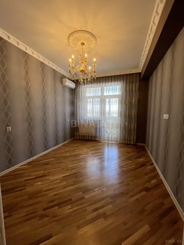 Satılır 4 otaqlı mənzil 210 m²