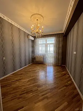 Satılır 4 otaqlı mənzil 210 m²