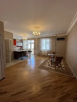Satılır 4 otaqlı mənzil 210 m²