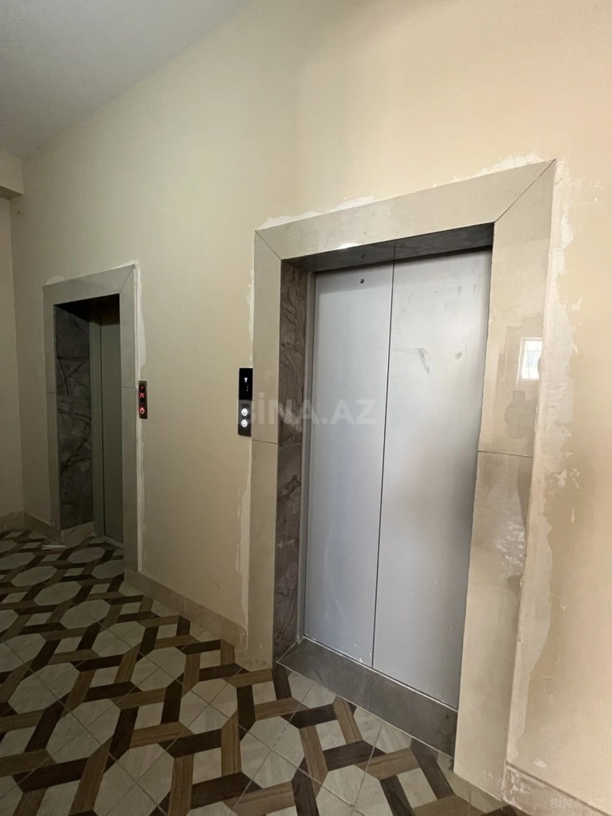 Satılır 4 otaqlı mənzil 210 m²