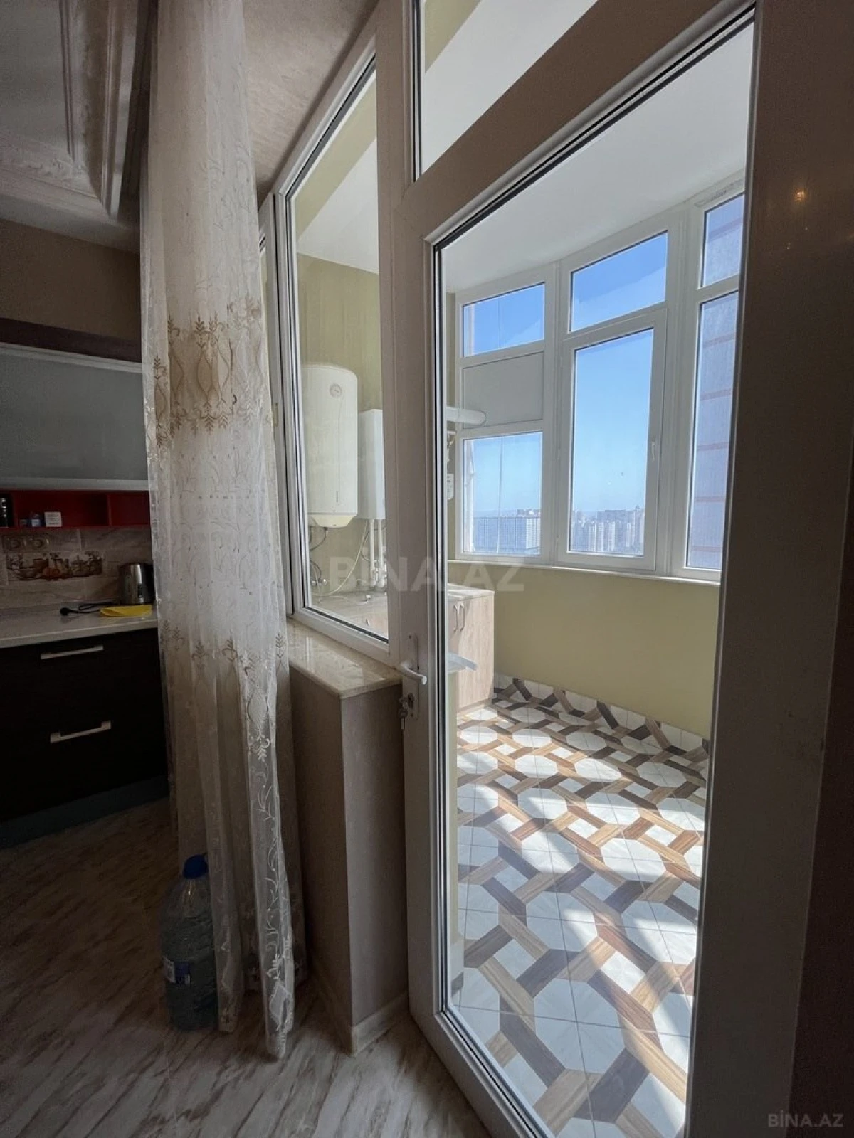 Satılır 4 otaqlı mənzil 210 m²