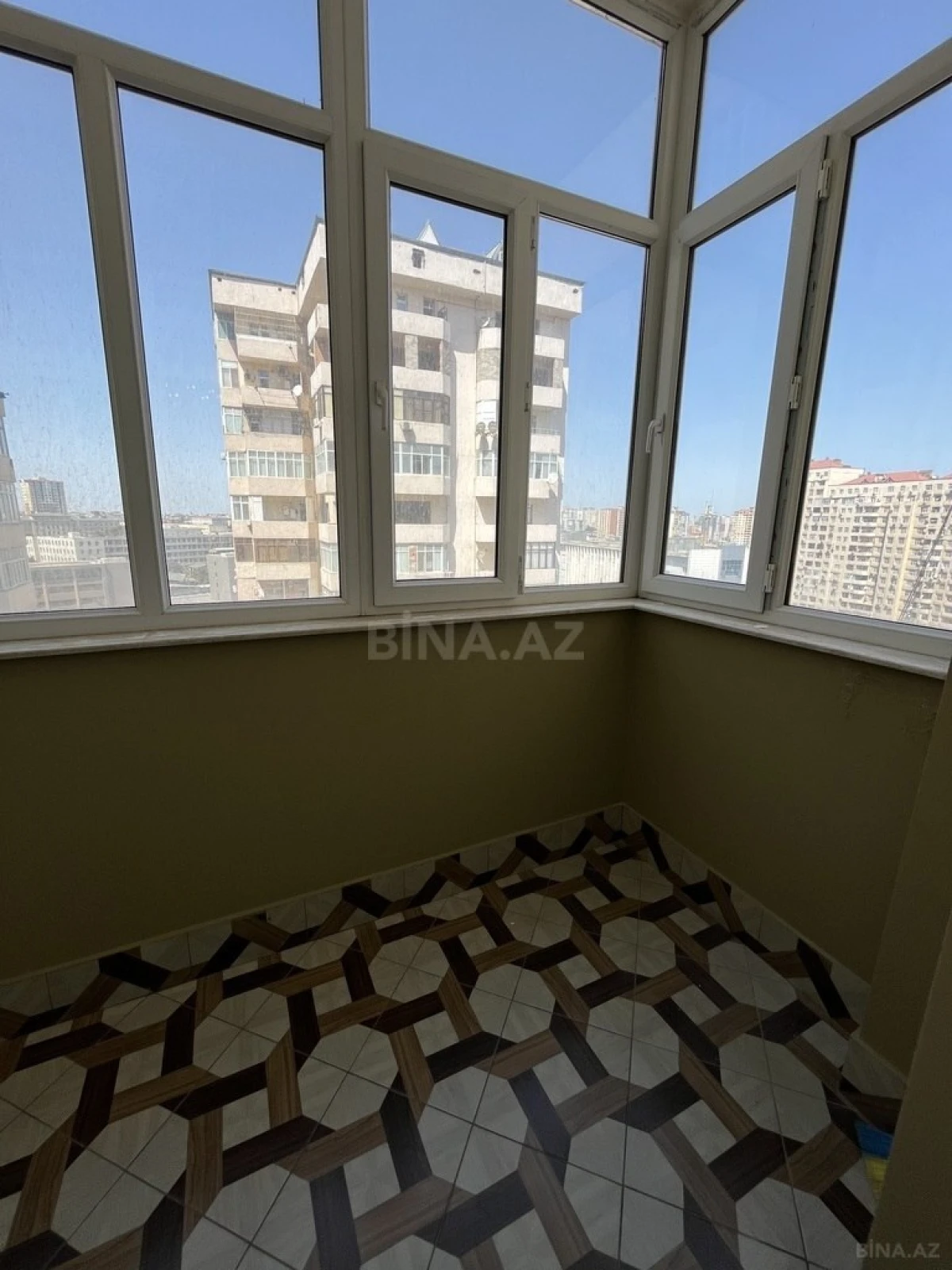 Satılır 4 otaqlı mənzil 210 m²