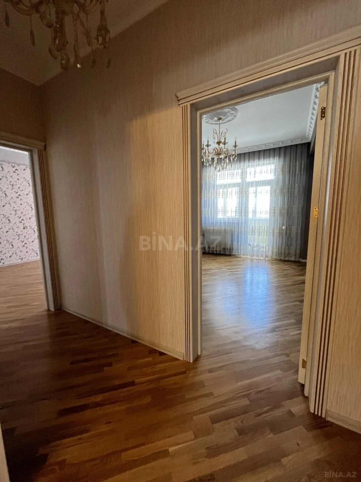 Satılır 4 otaqlı mənzil 210 m²