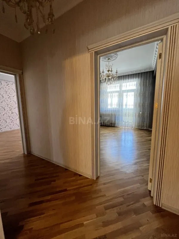 Satılır 4 otaqlı mənzil 210 m²