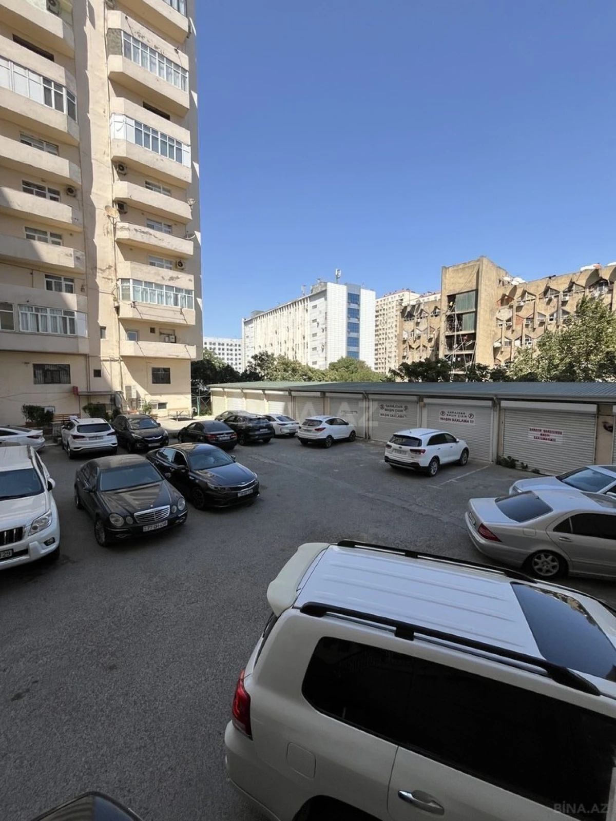 Satılır 4 otaqlı mənzil 210 m²