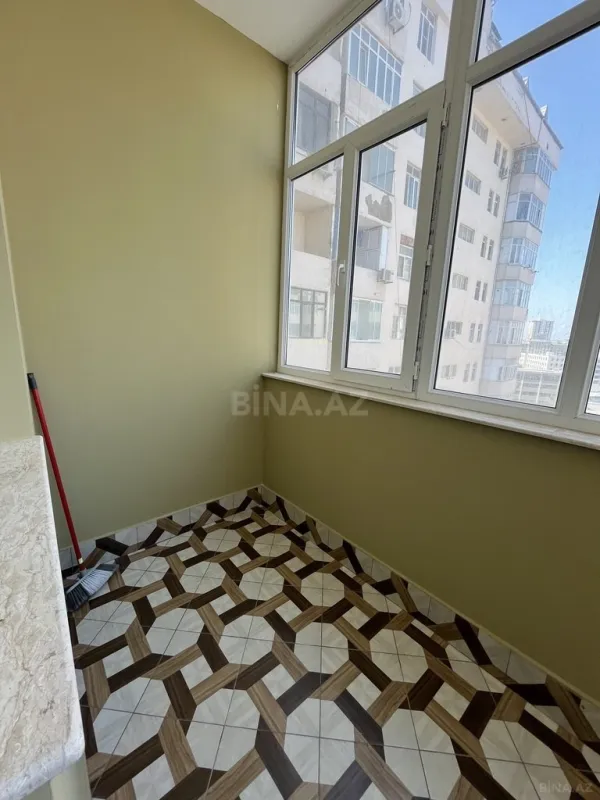 Satılır 4 otaqlı mənzil 210 m²