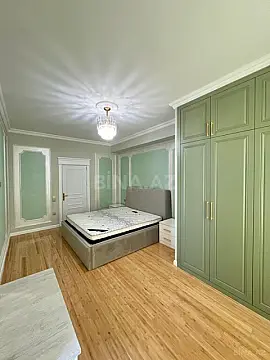 Satılır 4 otaqlı mənzil 215 m²