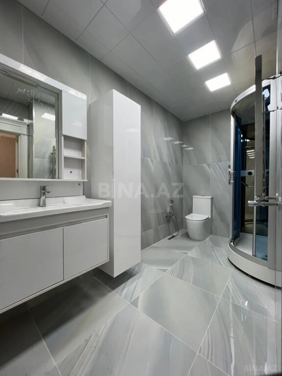 Satılır 4 otaqlı mənzil 215 m²