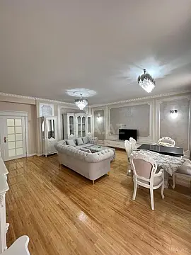 Satılır 4 otaqlı mənzil 215 m² — Bakı, Nizami 4 otaq 215.00 m²