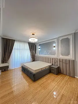 Satılır 4 otaqlı mənzil 215 m²