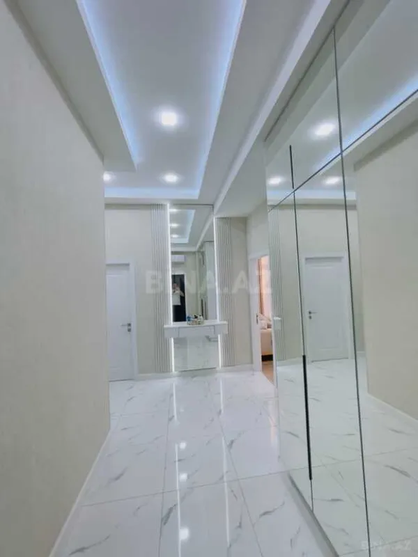 Satılır 4 otaqlı mənzil 128 m²