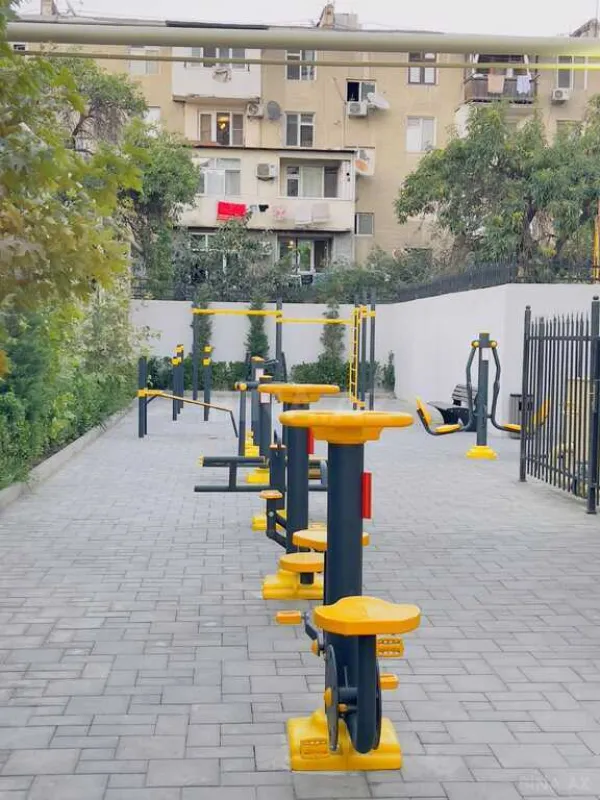 Satılır 4 otaqlı mənzil 128 m²