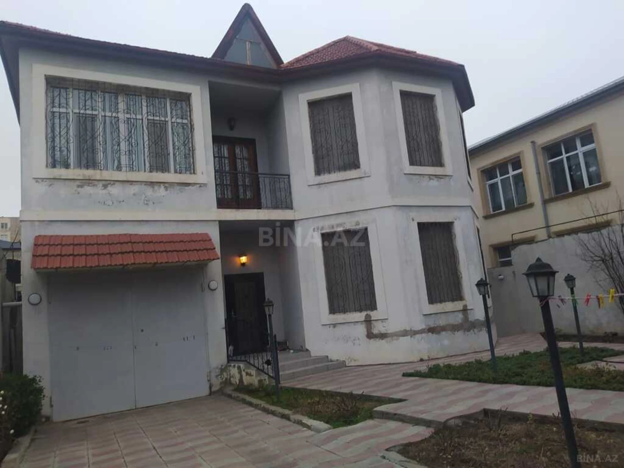 Satılır 5 otaqlı həyət evi 260 m²