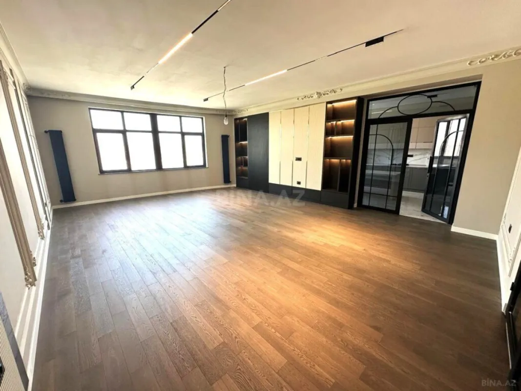 Satılır 3 otaqlı mənzil 193 m²