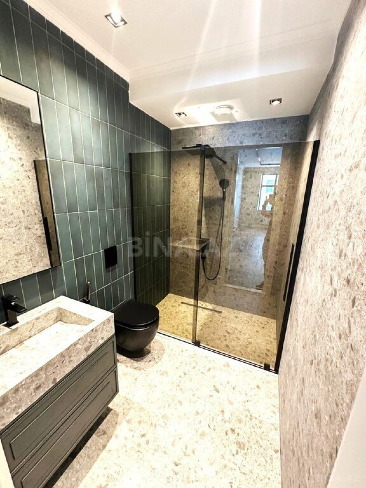 Satılır 3 otaqlı mənzil 193 m²