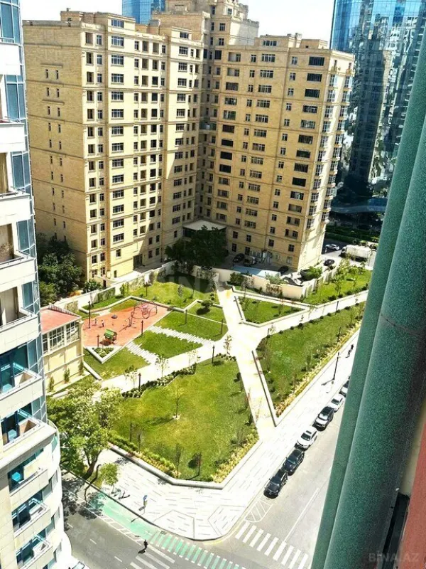 Satılır 3 otaqlı mənzil 193 m²