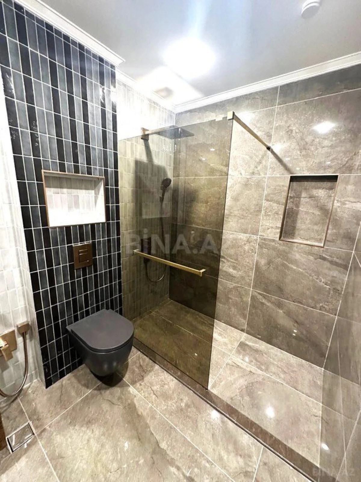 Satılır 3 otaqlı mənzil 193 m²