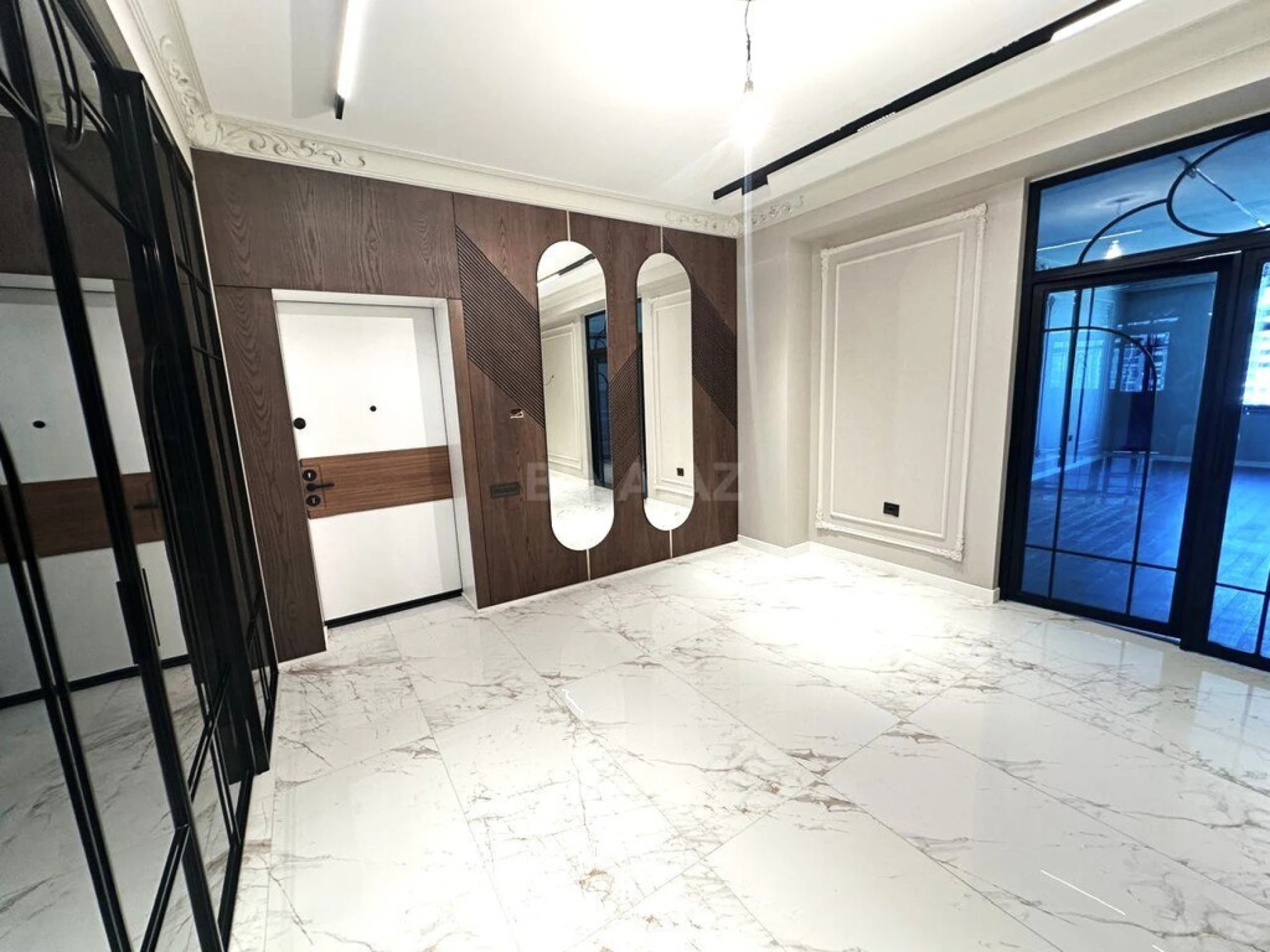 Satılır 3 otaqlı mənzil 193 m²