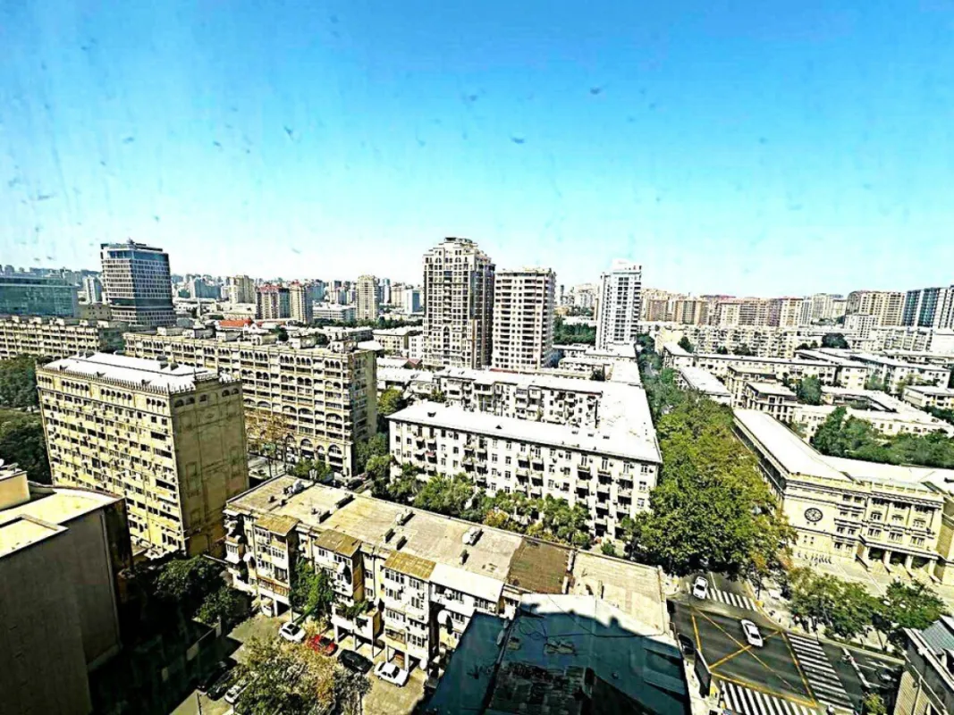 Satılır 3 otaqlı mənzil 193 m²