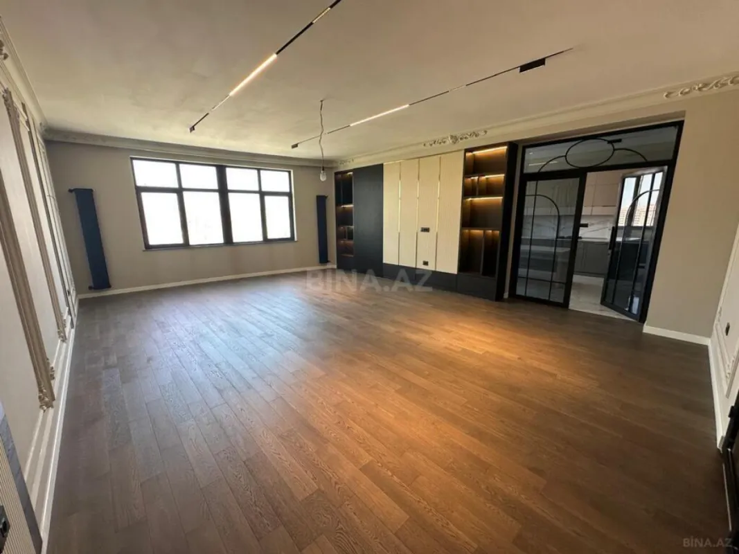 Satılır 3 otaqlı mənzil 193 m²