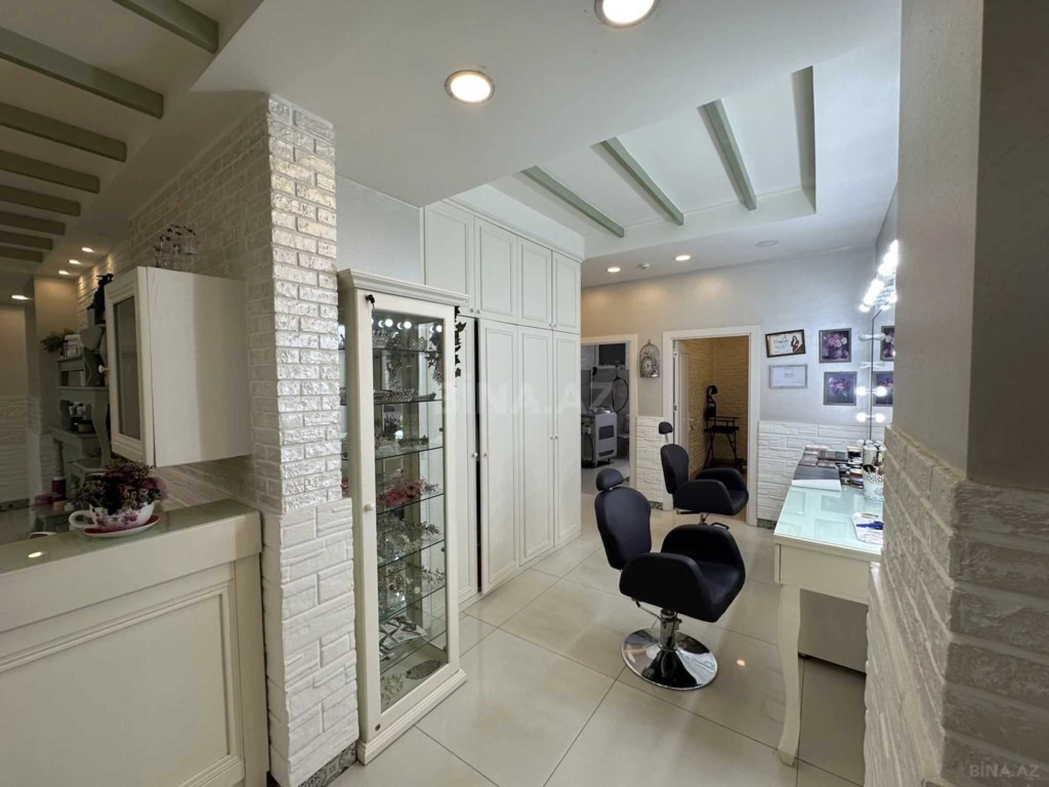 Satılır obyekt 200 m²