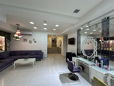 Satılır obyekt 200 m²