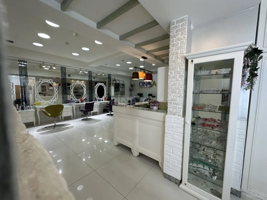 Satılır obyekt 200 m²