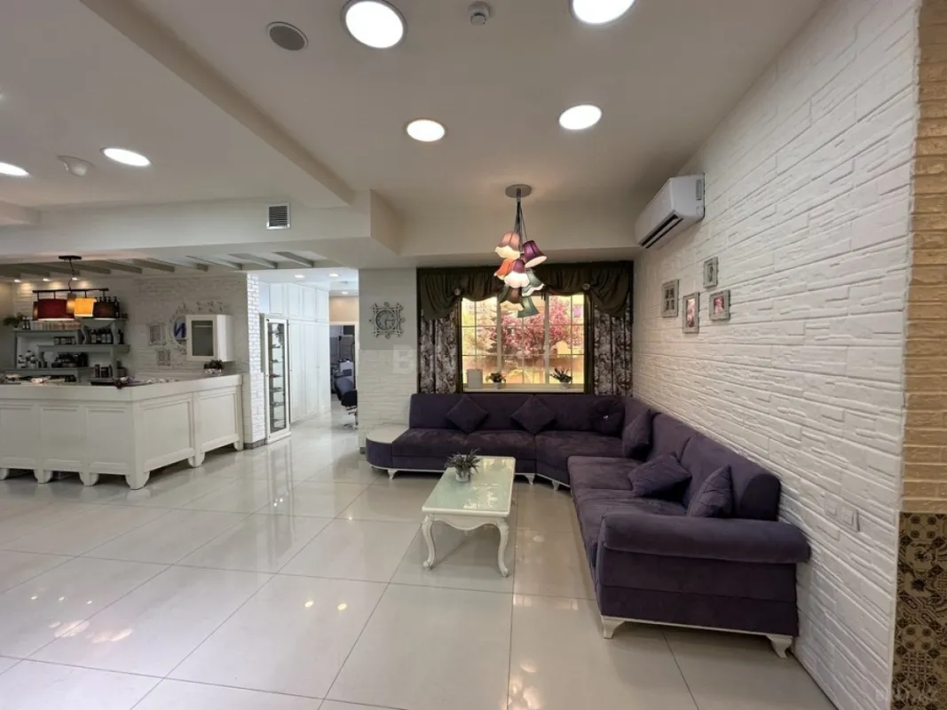 Satılır obyekt 200 m²